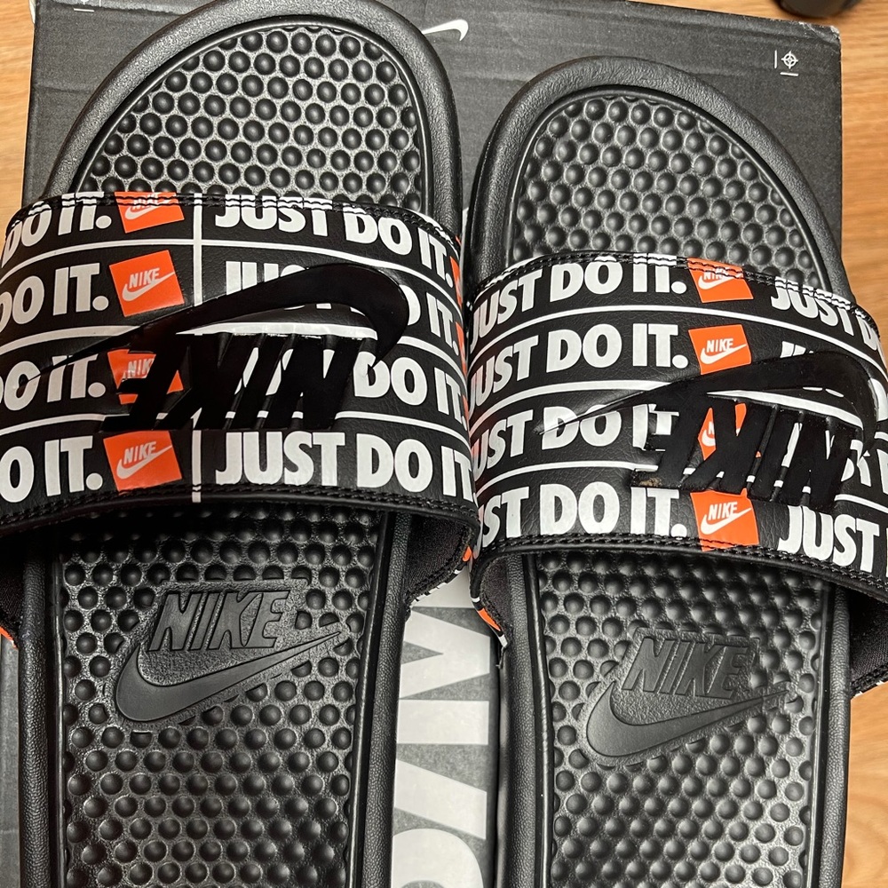 Nike Benassi JDI Slides
